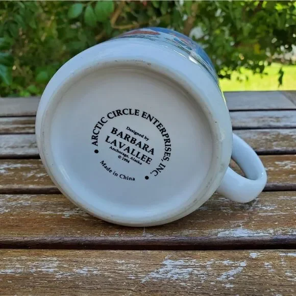 Barbara Lavalle Inuit Igloo Building Cup Mug - Picture 6 of 6